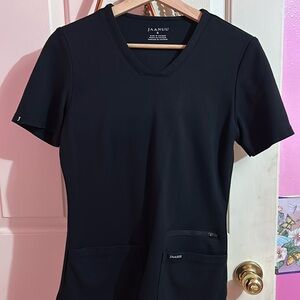 JAANUU Kass Slim 4-Pocket ULTRAsoft Scrub Top